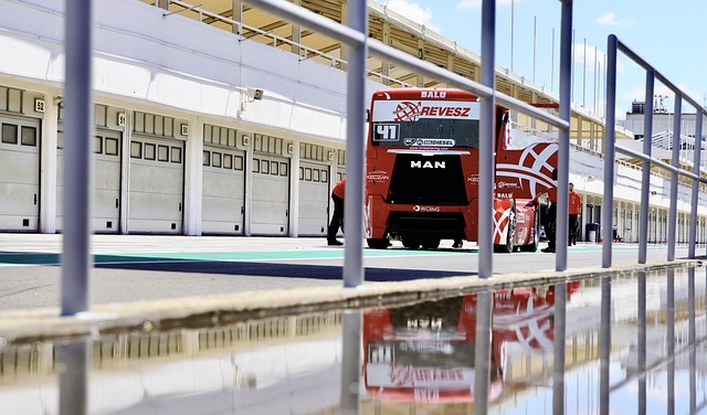 杰胡兄弟关系紧张，胡明轩受教练指示，杜锋急近乎失控.